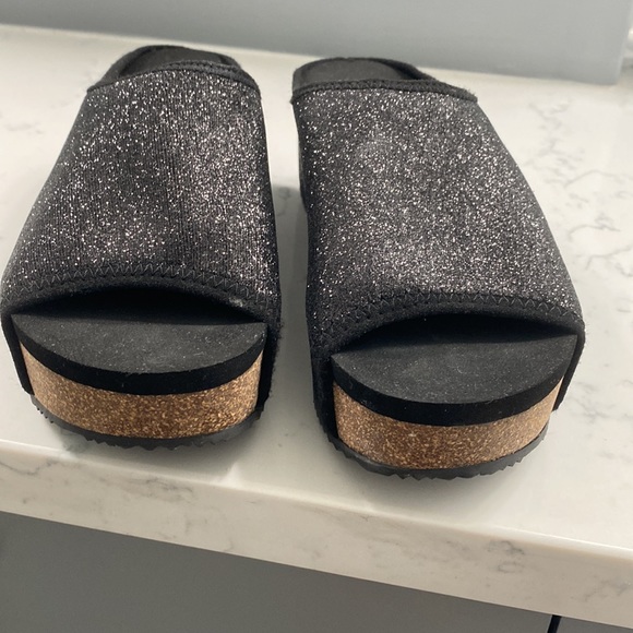 Volatile wedges - Picture 2 of 7